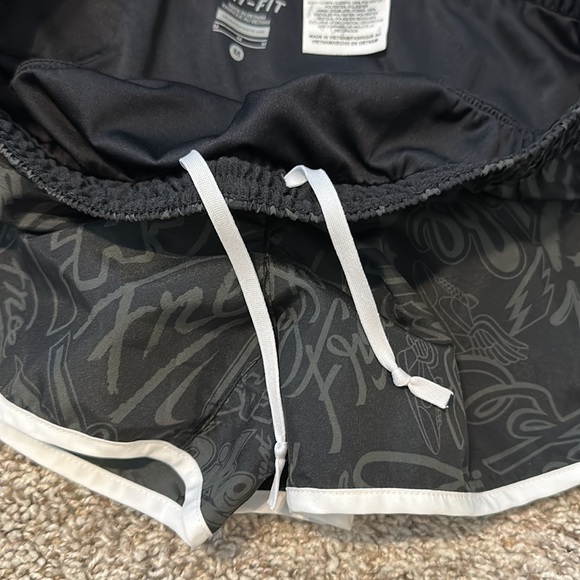 Nike Patterned Athletic Shorts - Picture 7 of 8